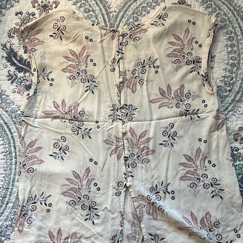 Adorable Button Back Top - Picture 5 of 6